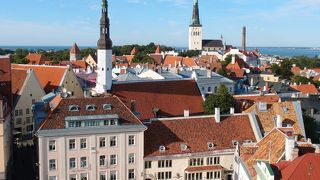 旧市街の中心にあり眺めも良いです。