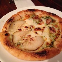 ハーフ＆ハーフのピザ