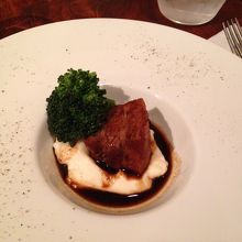 メインの豚のワイン煮込み