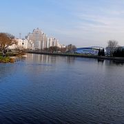 川沿いに北のベラルーシホテル付近から第一回会議場博物館までの散歩はいい