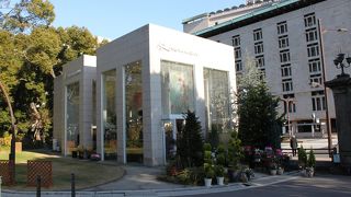 日比谷公会堂にも近い有名なフラワーショップ。