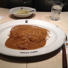 見た目はシンプルなカレー。