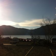 お店の前から芦ノ湖