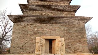 3層の石塔は国宝