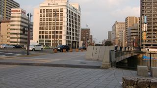 福岡と博多をつなぐ西中島橋