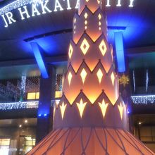 メインの博多シティ前のタワーイルミネーション