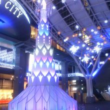 博多シティ前のメインタワーイルミネーション