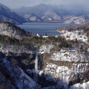 中禅寺湖と華厳の滝が一望できます