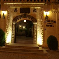 夜になると入口はこんな感じです。