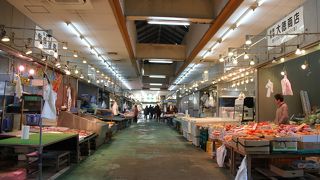 大阪府泉佐野市　買う　「泉佐野漁港青空市場」