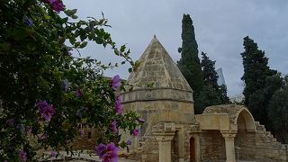 城壁内の中心は、シルヴァン・シャフ・ハーン宮殿など見どころが満載です。