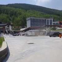 広い敷地の庭園ホテル。