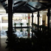 フロントカウンター前にも噴水があります。