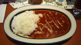 山小屋のようなお店。