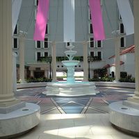 明るい雰囲気のロビーです