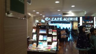 TSUTAYAの中のカフェ