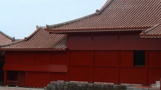 首里城の御庭を囲む北側の建物