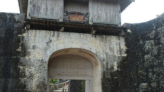 首里城城壁の最初の門