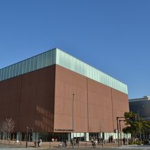 キュービックな外観