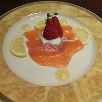 夕食：虹鱒のカルパッチョ風