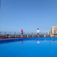 プールもテニスコートもあります。テニスコートは工事中でした。