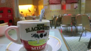 香港式ミルクティーをレトロ喫茶で!!やっぱりひと味違う。