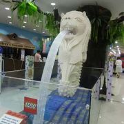 レゴで作られたマーライオンがあります！