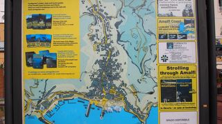 アマルフィの海岸線の通り