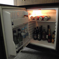 自分で買ってきたものも若干は入る冷蔵庫