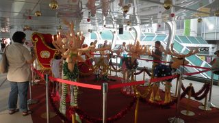 連絡通路でサイアム駅とつながっている