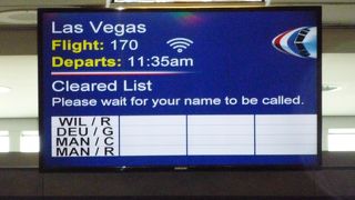 イミグレーションと税関検査が長蛇の列