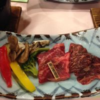 食べ比べのお肉。おいしかった。