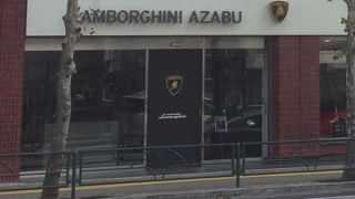 憧れの車のショールーム