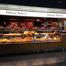 新幹線改札の前。