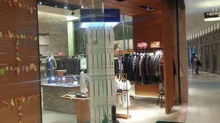 都市生活を楽しみ、毎日の生活にクオリティと変化を求める、感度の高いお客様に向けた ストラスブルゴの新ショップ