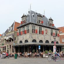 広場にある、古の「計量所」です。