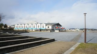 冬場だったので、たこあげに興ずる家族連れがいるくらい