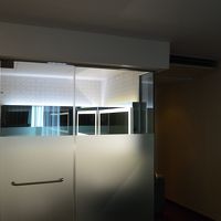 バスルームは、すりガラス。気兼ねしなくちゃいけない場合は？