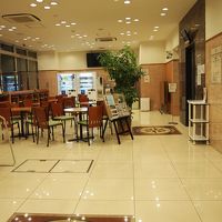 フロント横ロビー（＆朝食会場）