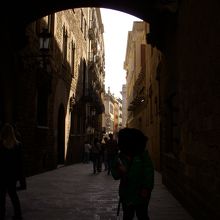 この道を抜けると広場がありました