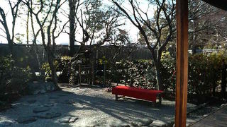 小林一茶の句を枕に日本庭園で一息