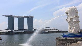 ★記念写真を撮るならここ　２匹のマーライオン