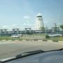 ジンバブエのシンボル石の家をモチーフとした空港