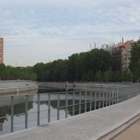 川沿いが整備されていてランニングしている人もいました。