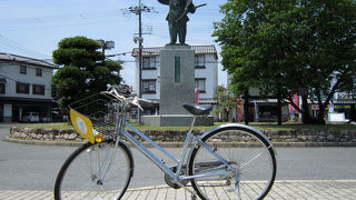 名城めぐりに便利。