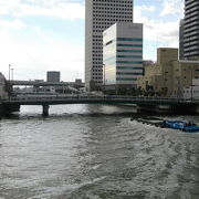 市内中心部を流れる川