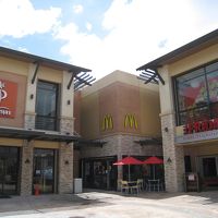 隣接ショップとマクドナルド