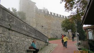 3つの塔の一番北側にあります。