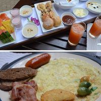 朝食の一例。最初に果物などの可愛い盛り合わせが出て来ます。