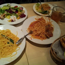 食べかけですが・・パスタランチ